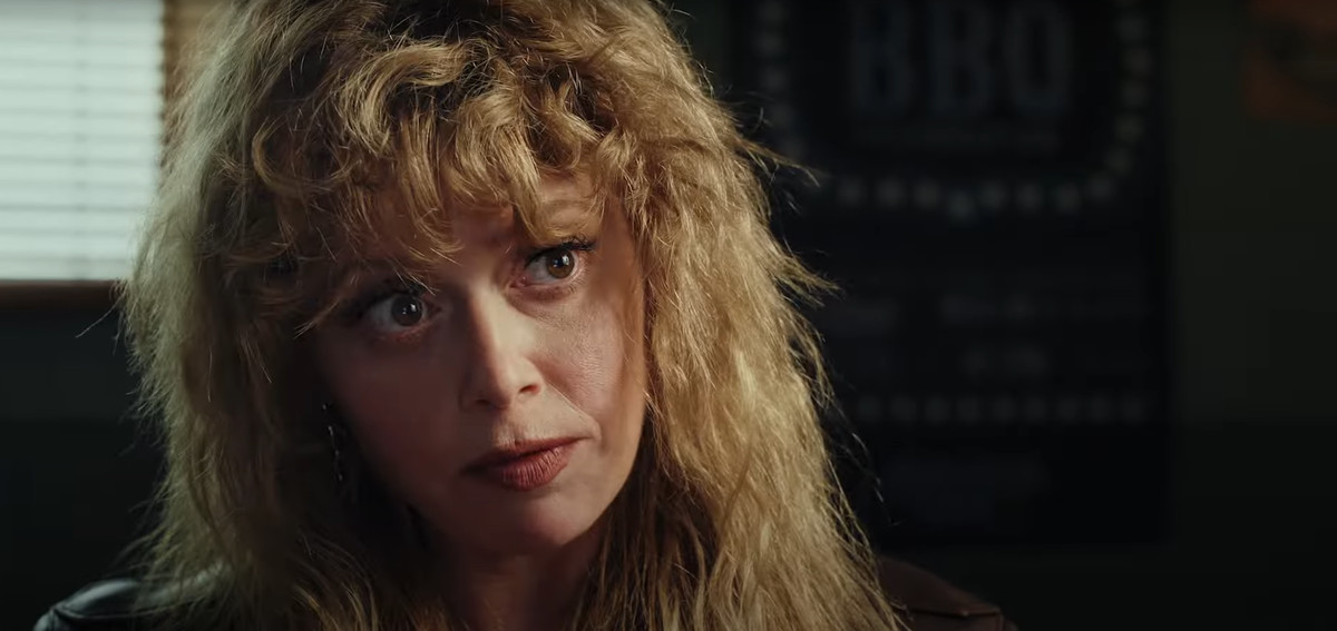 Natasha Lyonne in un primo piano dal programma poliziesco di Rian Johnson Poker Face