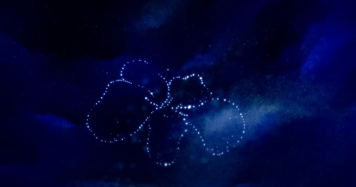 Un grappolo di stelle disposte per assomigliare a un fiore di geranio rosso su uno sfondo acquerello nero e blu.