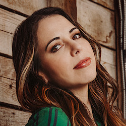 Laura Bailey: co-fondatrice, ruolo critico, primo piano