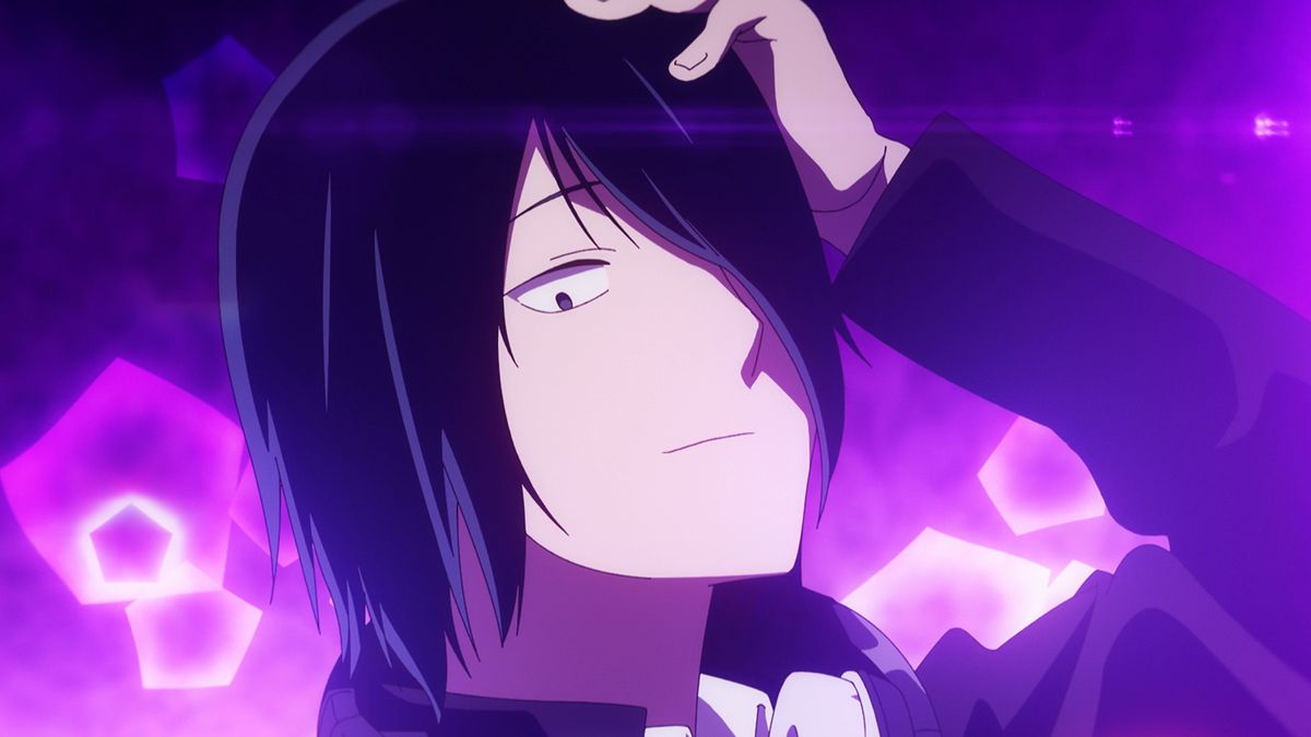 Lo studente tesoriere Yu Ishigami, un ragazzo sorridente, con i capelli arruffati e il naso affilato, sorride e sembra imbarazzato davanti a uno sfondo viola astratto nel lungometraggio Kaguya-sama: Love is War - Il primo bacio che non finisce mai