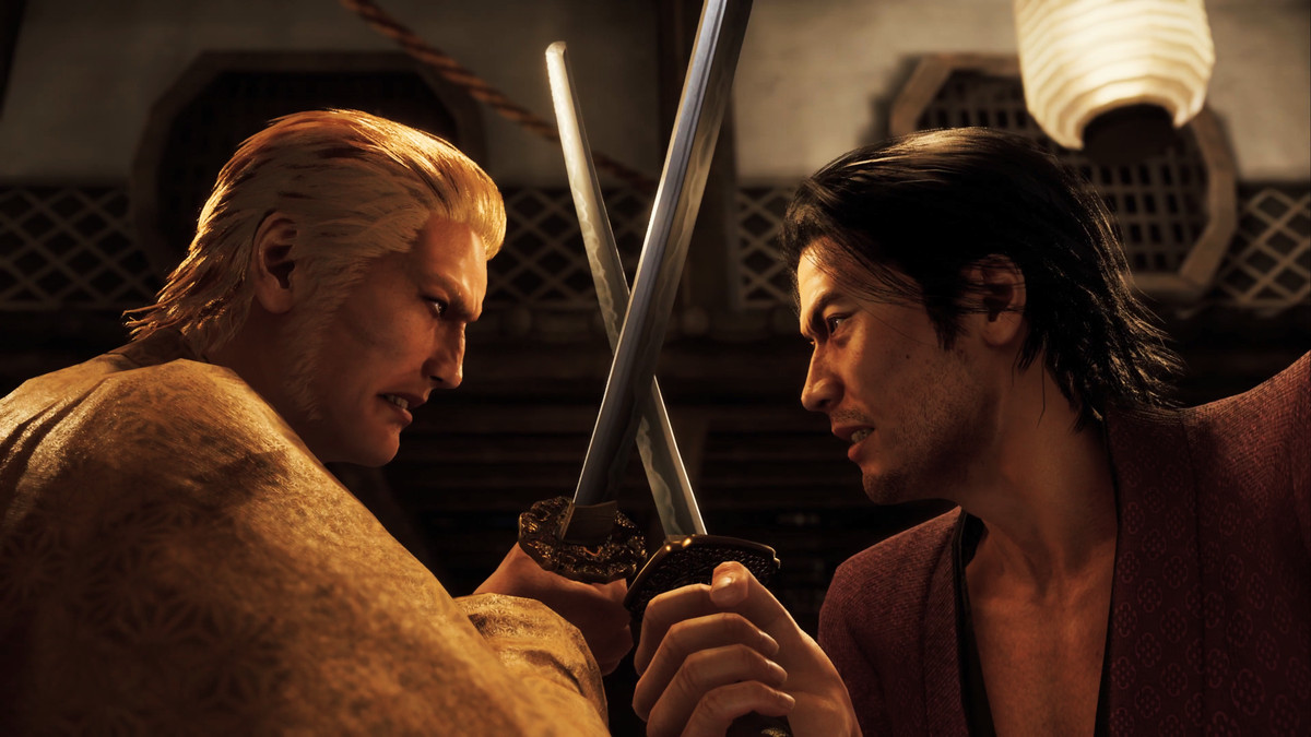 Ryoma Sakamoto blocca le katane con un nemico in Like a Dragon: Ishin!