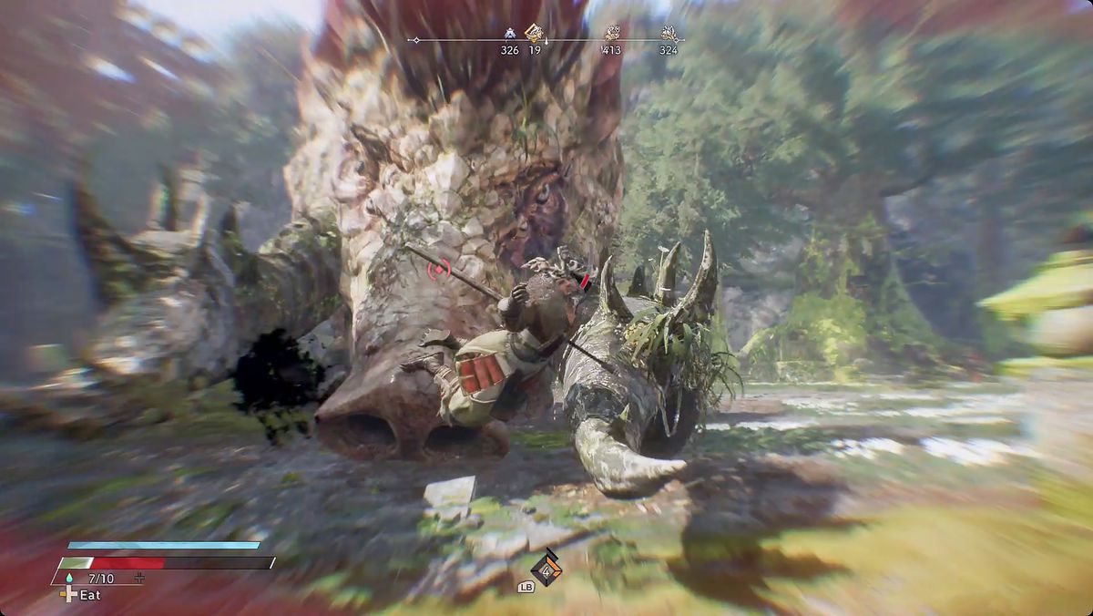 Il giocatore di Wild Hearts viene lanciato da un mostro maiale gigante. Sta guardando la telecamera come per dire: “Sì, sono io. Probabilmente ti starai chiedendo come sono finito in questa situazione.