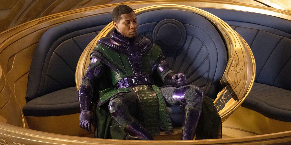 Kang siede sul suo trono spaziale multiversale in Ant-Man and the Wasp: Quantumania