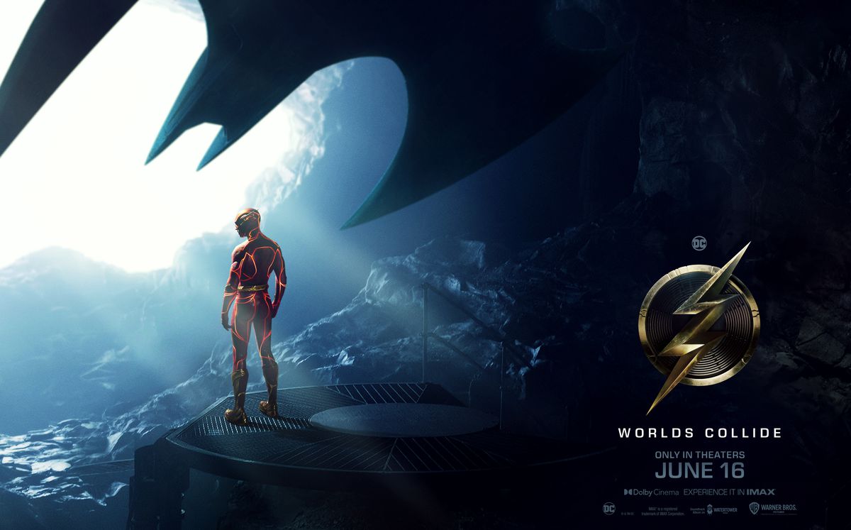 Flash si trova all'ingresso della Batcaverna della versione di Batman del 1989