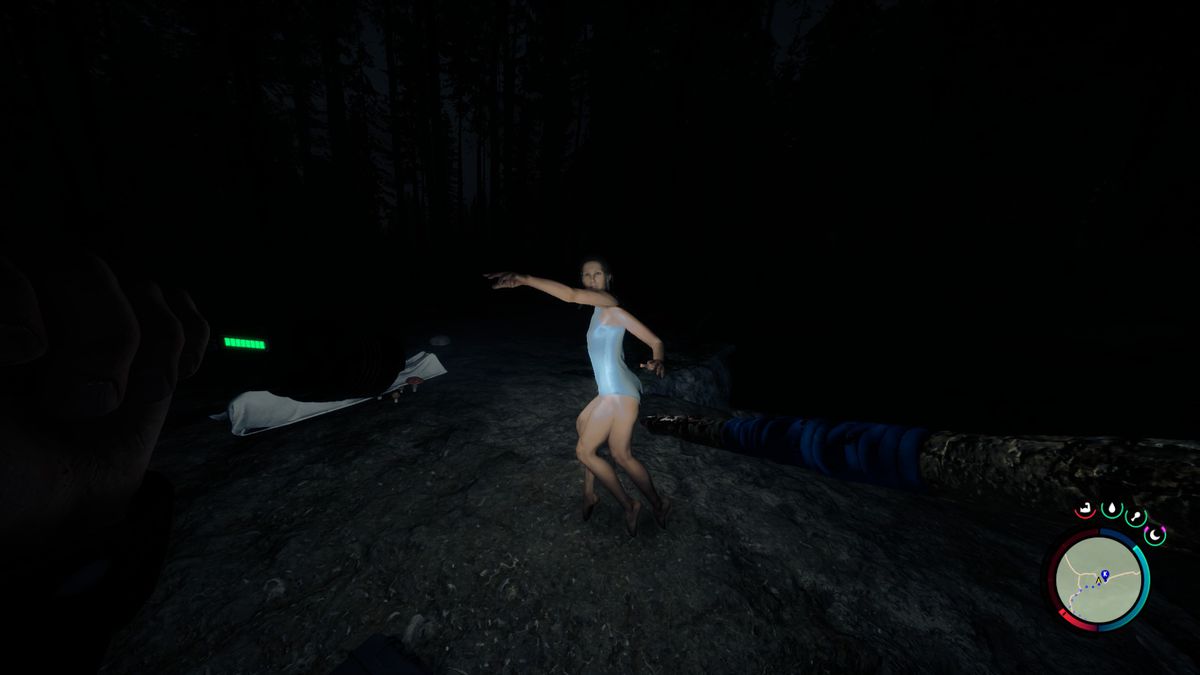 Una donna con tre braccia e tre gambe fugge di notte da un sopravvissuto in Figli della foresta.