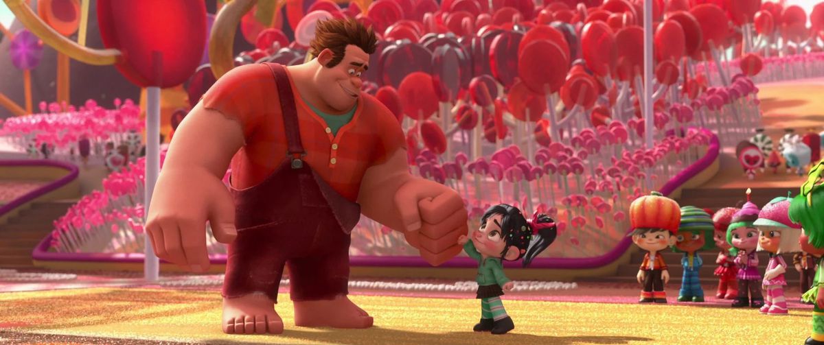 (LR) Ralph (John C. Reilly) e Vanellope von Schweetz (Sarah Silverman) si scontrano contro uno sfondo di alberi simili a caramelle in Ralph Spaccatutto.