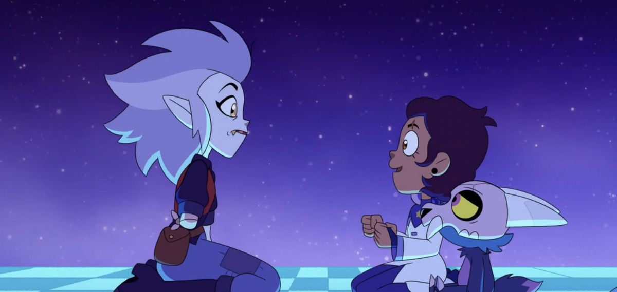 eda in ginocchio e di fronte a Luz e re in quello che sembra un inferno vaporwave