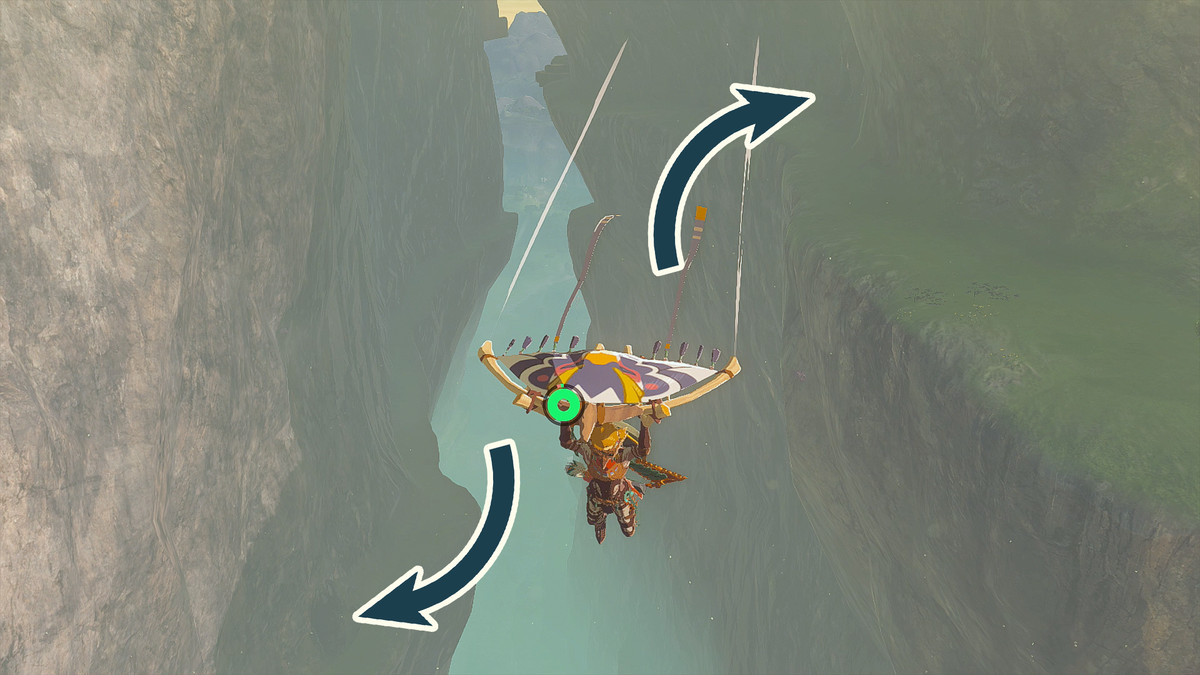 The Legend of Zelda: Tears of the Kingdom Link in parapendio tra i Dueling Peaks con frecce che indicano gli ingressi alla Dueling Peaks North Cave e alla Dueling Peak South Cave.