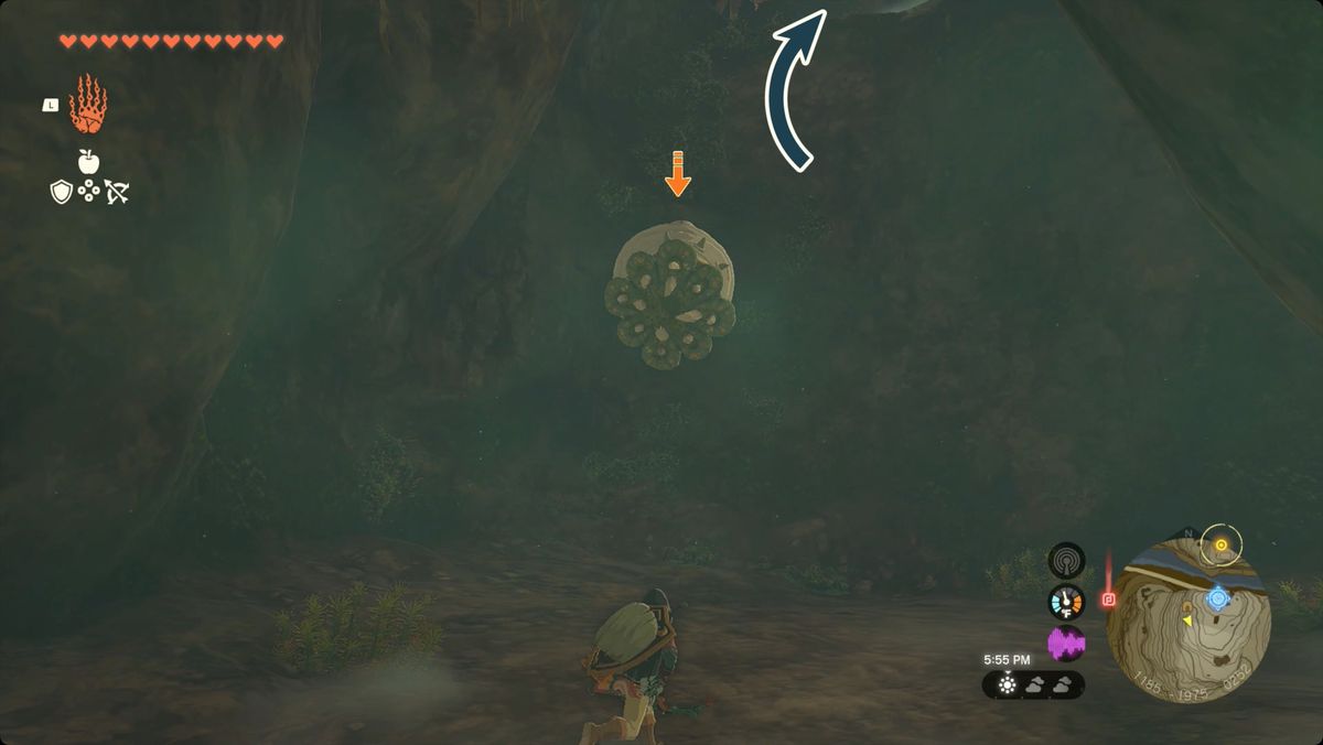 The Legend of Zelda: Tears of the Kingdom Link combatte un Like Like nella grotta sud di Dueling Peaks con una freccia che punta verso una stanza più in alto