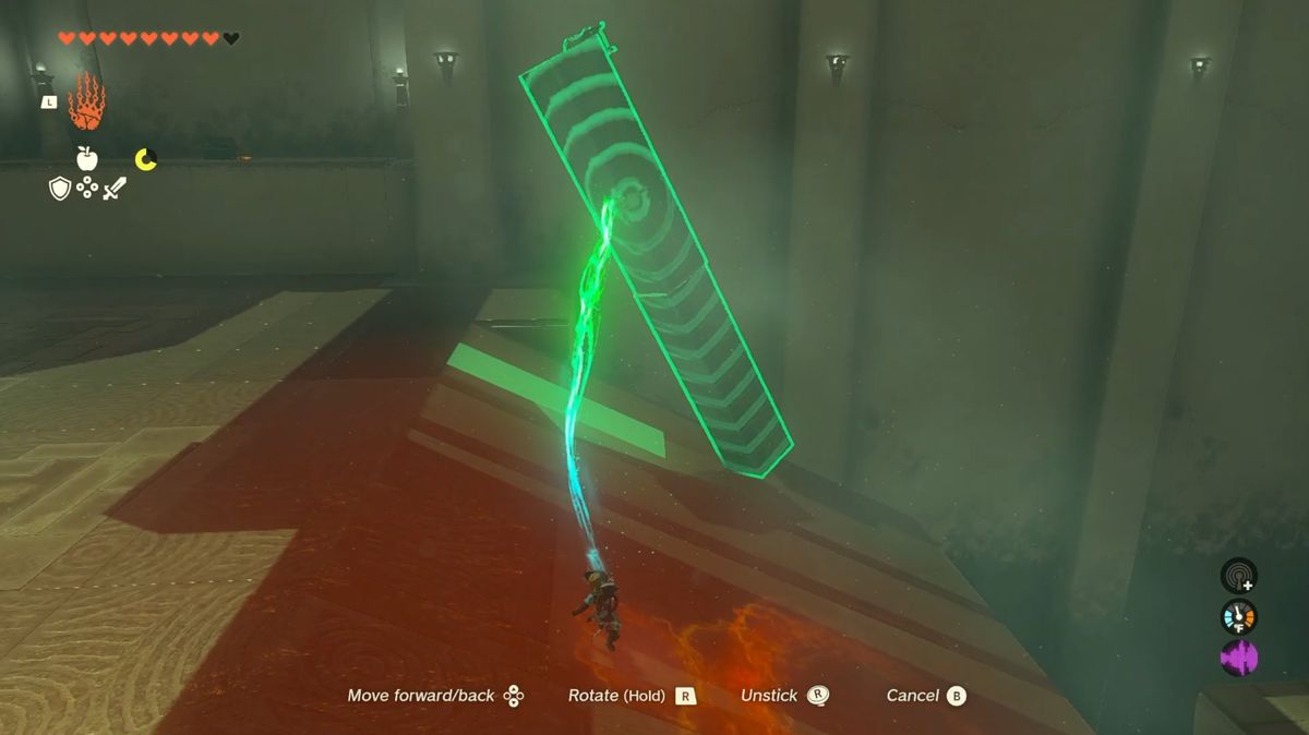 Link solleva due blocchi in aria con Ultrahand.  Una cassa del tesoro è attaccata a un'estremità. 