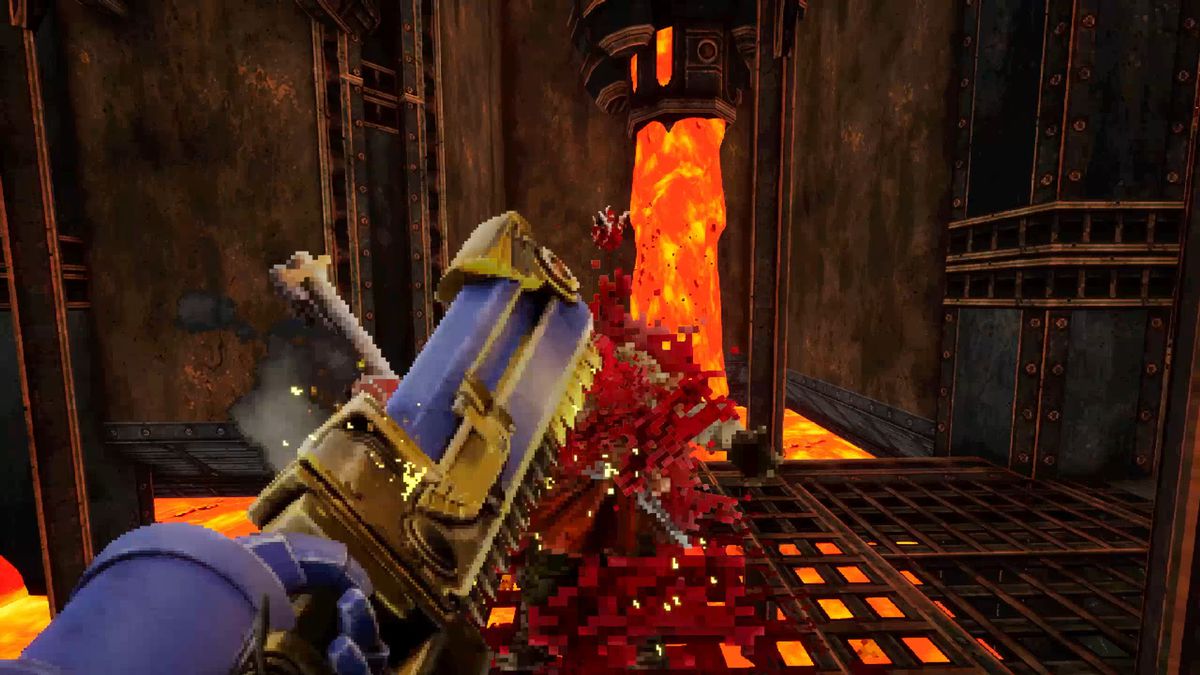 Il protagonista usa la sua spada a catena per trasformare un eretico in budella e sangue in Warhammer 40K: Boltgun.