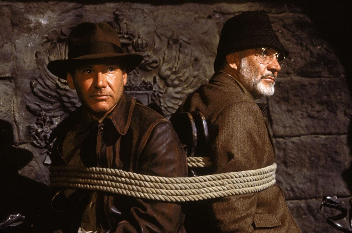 Indiana Jones (Harrison Ford) e Henry Jones (Sean Connery) sono legati a una sedia