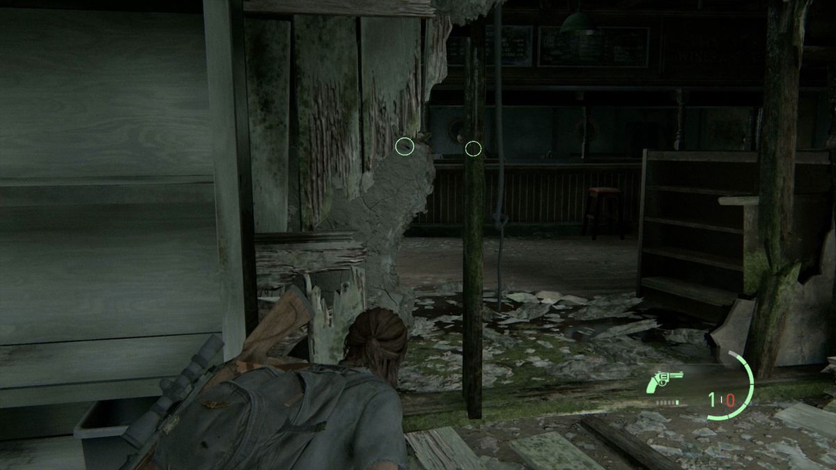 Ellie si nasconde dietro la copertina mentre cerca oggetti o oggetti da collezione in The Last of Us Part 2