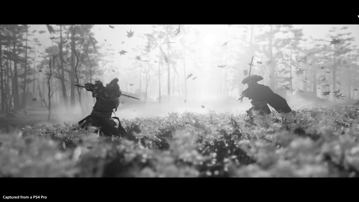 Due combattimenti samurai in bianco e nero in Ghost of Tsushima
