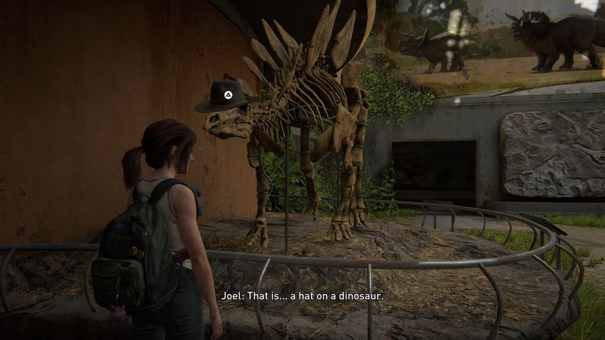 Ellie mette un cappello su un dinosauro in The Last of Us Part 2.
