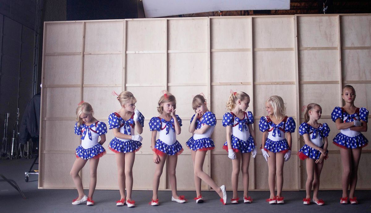 una fila di attrici bambine nel casting jonbenet