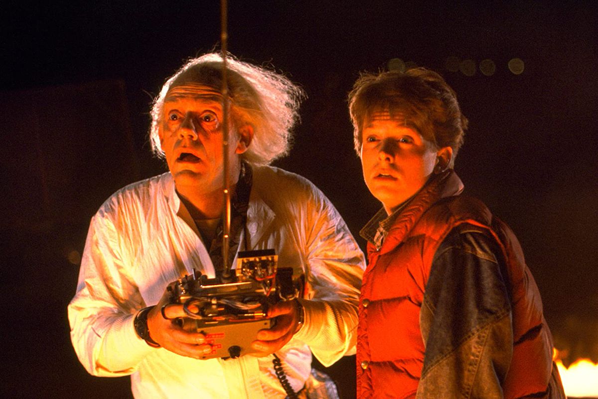 Marty (Michael J Fox) e Doc Brown (Christopher Lloyd) fissano in lontananza