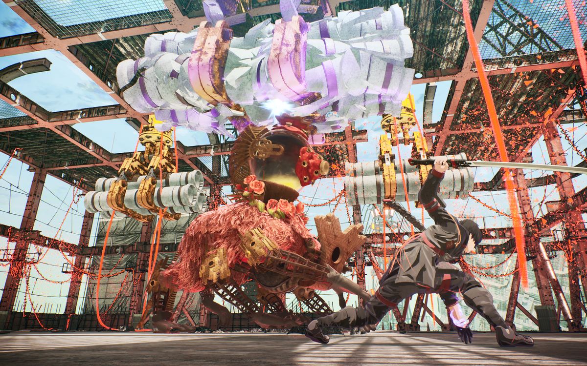 Il personaggio di Scarlet Nexus Yuito Sumirage affronta uno scarabeo artificiale fatto di fiori, una maschera di argilla e attrezzature da costruzione all'interno di un edificio semilavorato