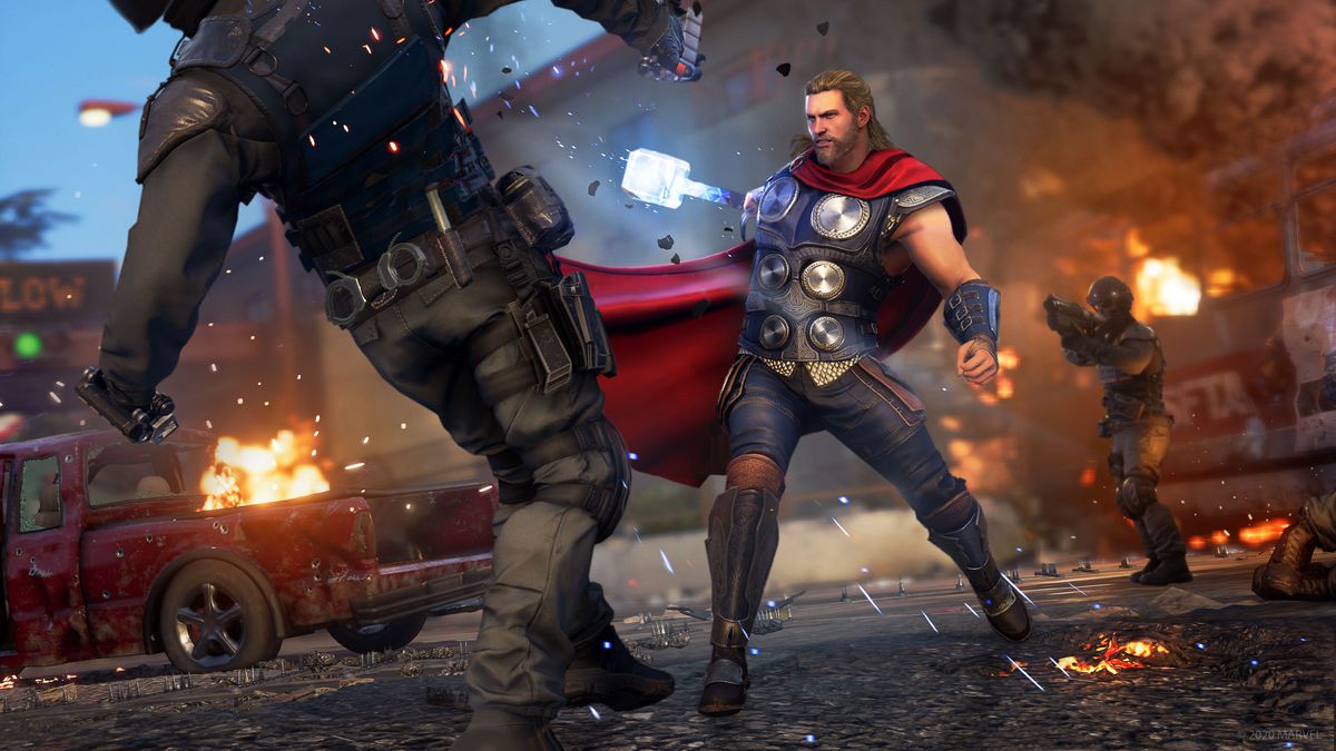Thor brandisce il suo potente martello contro un soldato dei Vendicatori della Marvel