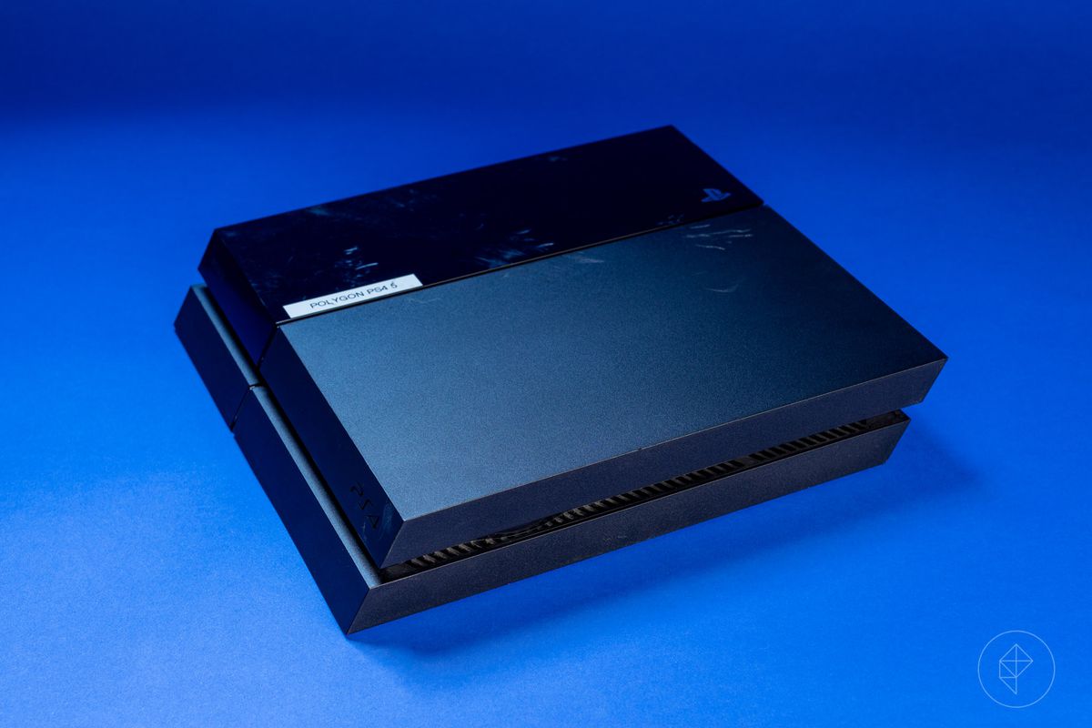 Polygon PS4 5 su sfondo blu