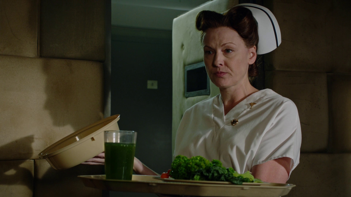 balbettò l'infermiera tenendo in mano un piatto di verdure molto insipide e non condite