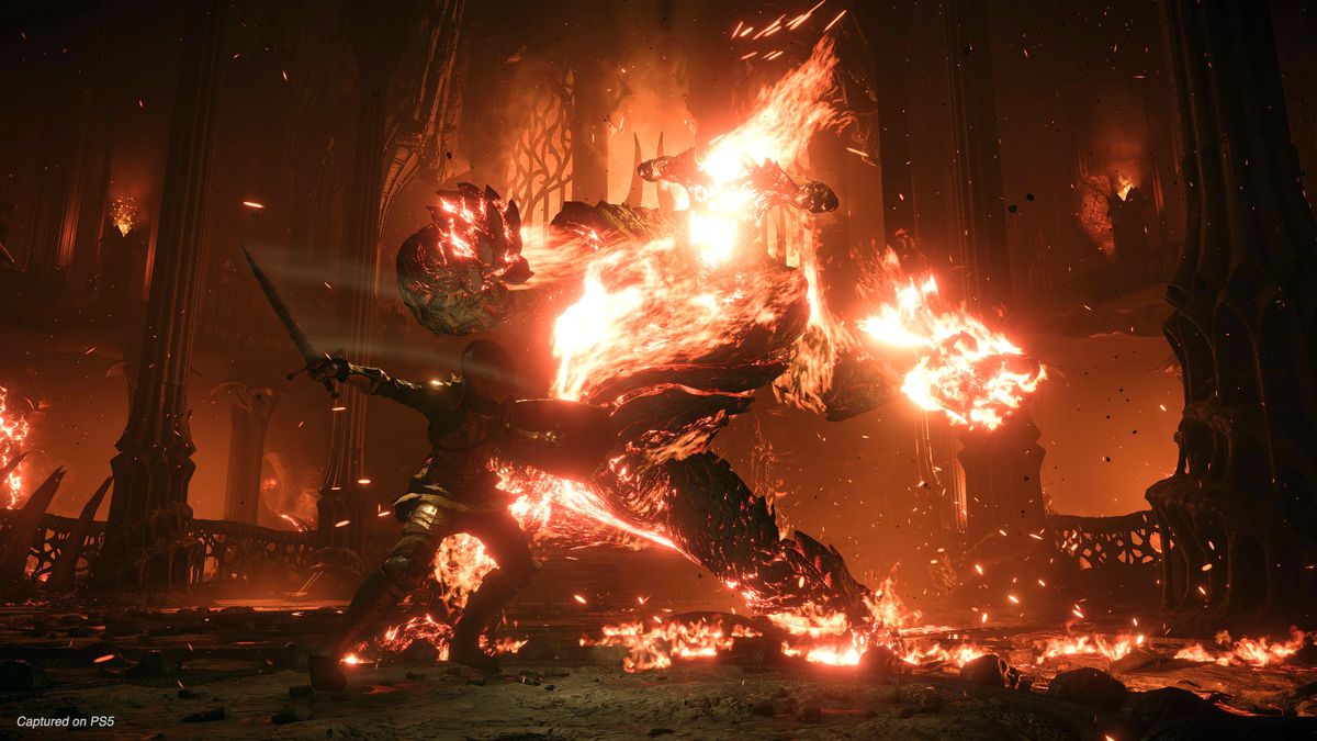 A knight battles Flamelurker in a screenshot from the Demon’s Souls remake