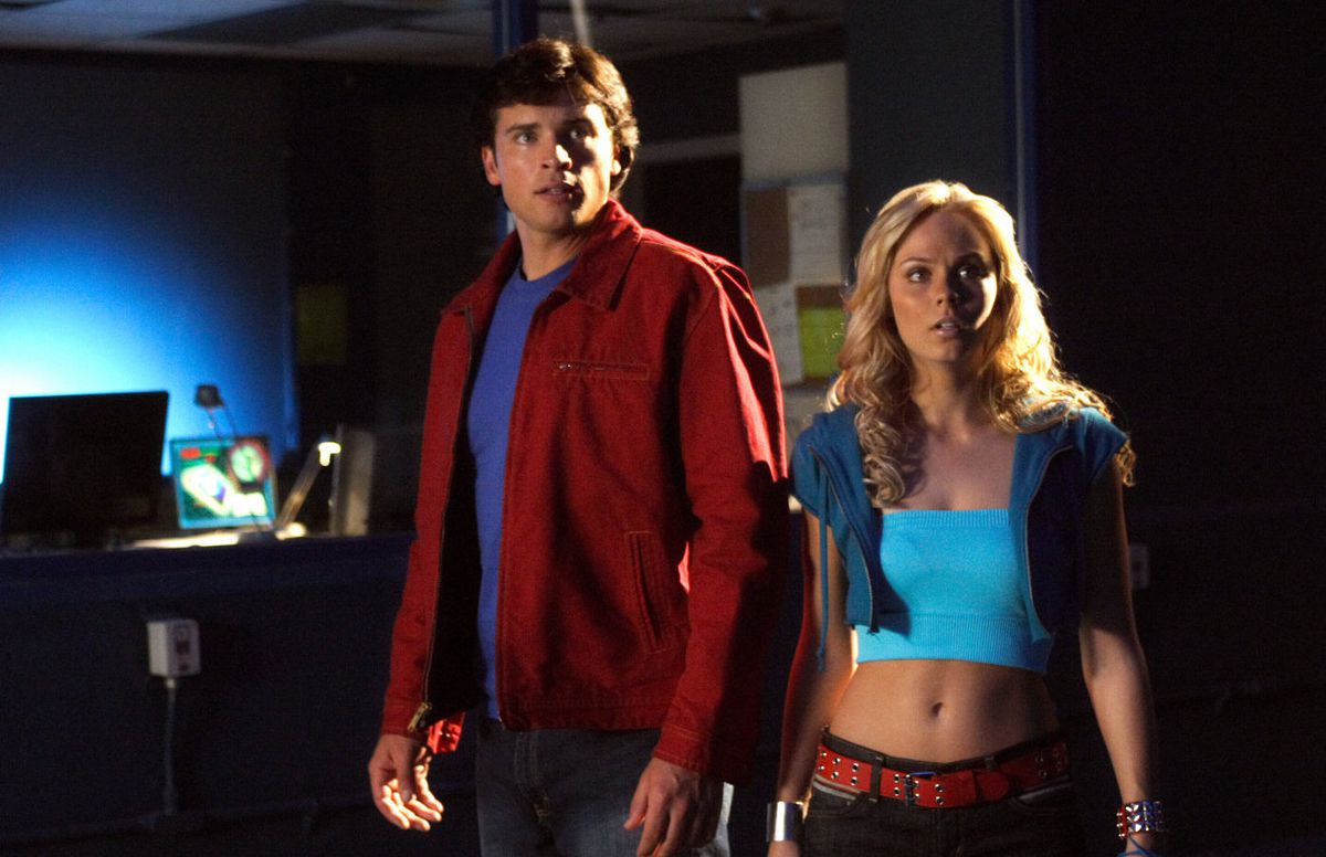 Tom Welling e Laura Vandervoort nei panni di Superman e Supergirl in Smallville