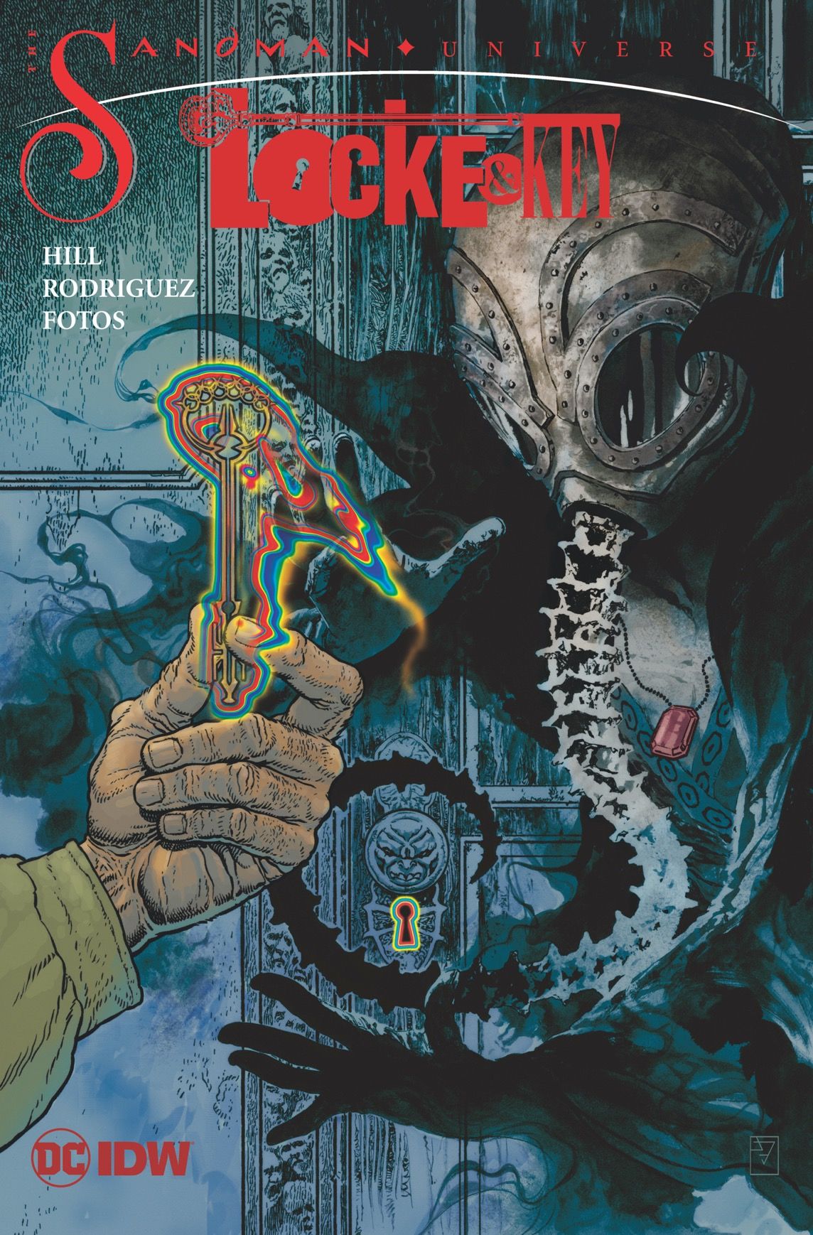 Una mano tiene una chiave ultraterrena fino ai parenti di Dreams sulla copertina di Locke & Key: Hell and Gone, da DC Comics e IDW Publishing.