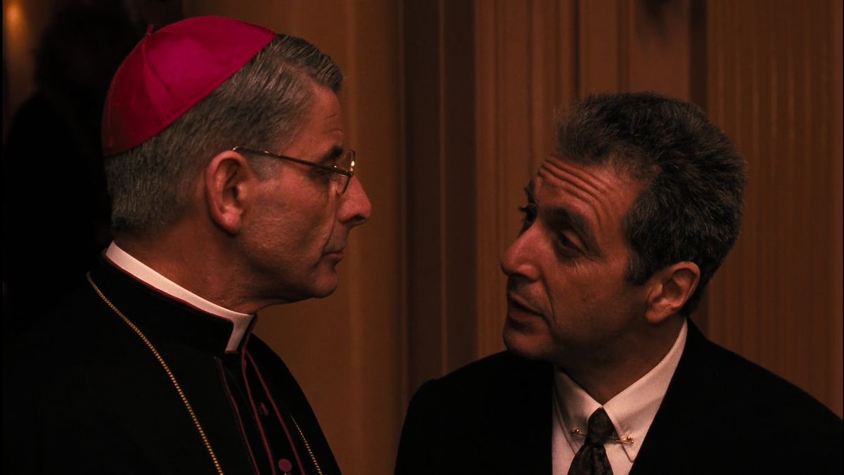 Michael Corleone parla con un cardinale in Godfather 3