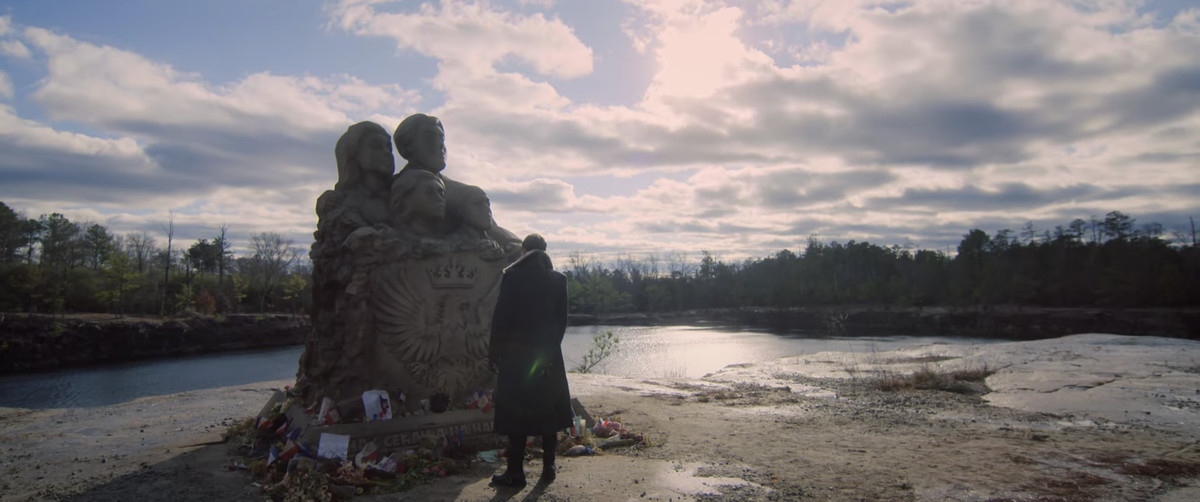 Zemo si trova accanto a un memoriale sokoviano in Falcon and the Winter Soldier. 
