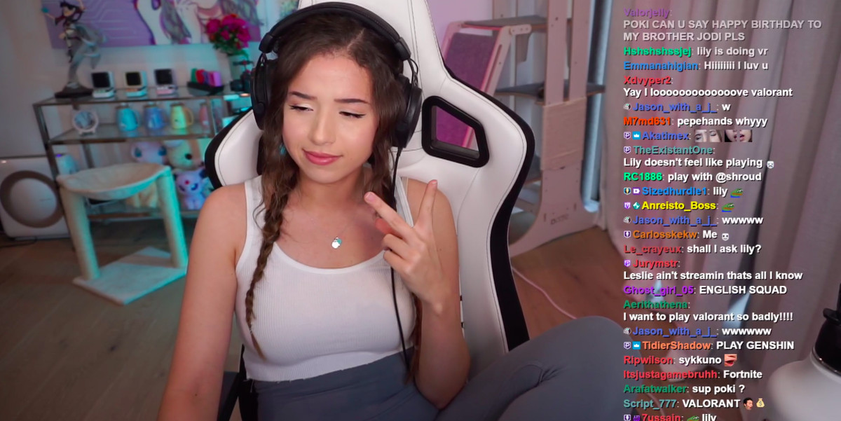 Pokimane putting up a peace sign on Twitch.