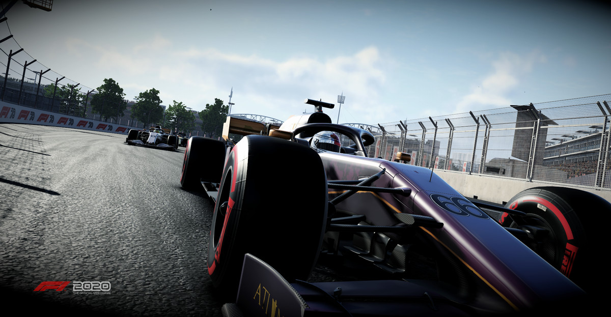 colpo di bellezza di un'auto di Formula 1 che corre nell'angolo del telaio in un angolo in F1 2020