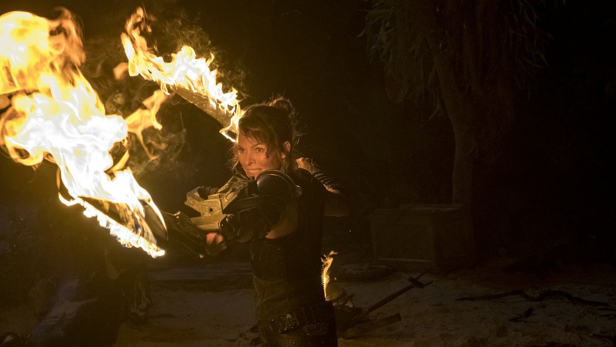 Milla Jovovich brandisce spade fiammeggianti in Monster Hunter