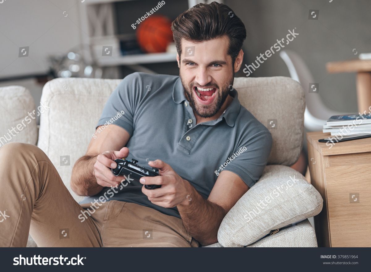 stock photo di qualcuno che gioca ai videogiochi in una posa innaturale
