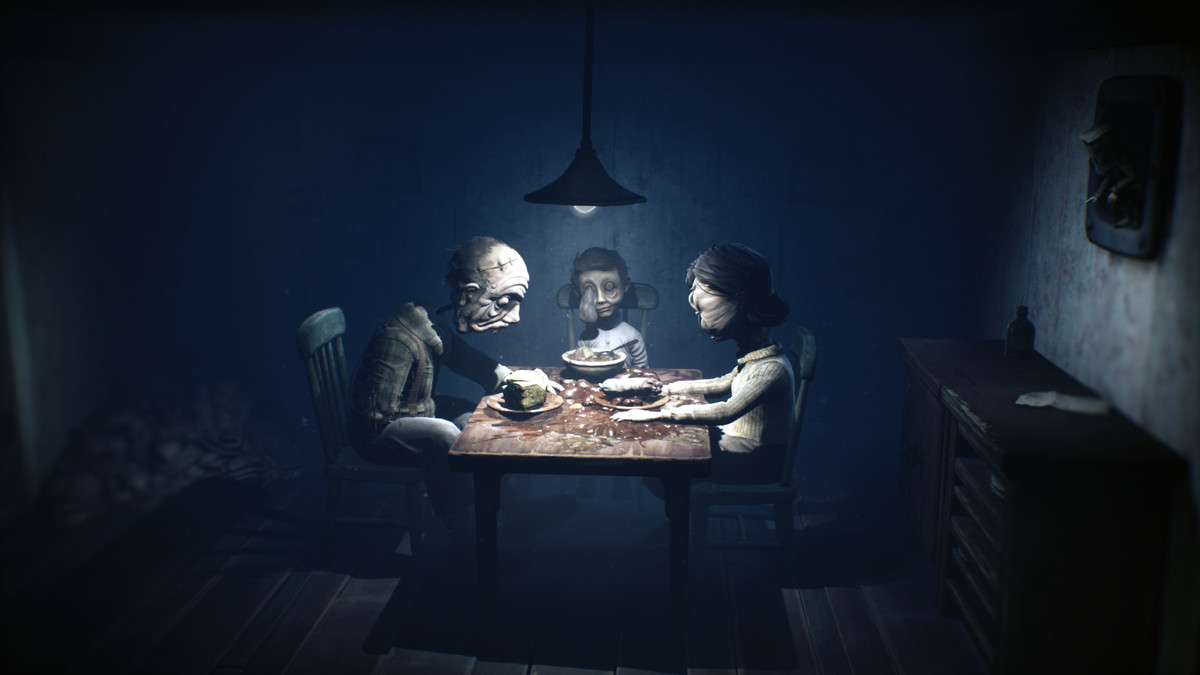 Una famiglia infestata si siede a cena in Little Nightmares 2