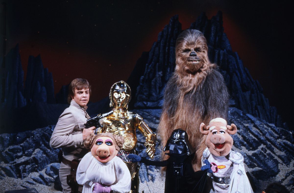 Mark Hamill, C3PO, Chewbacca and the gang of the Muppets dressed as Star Wars characters