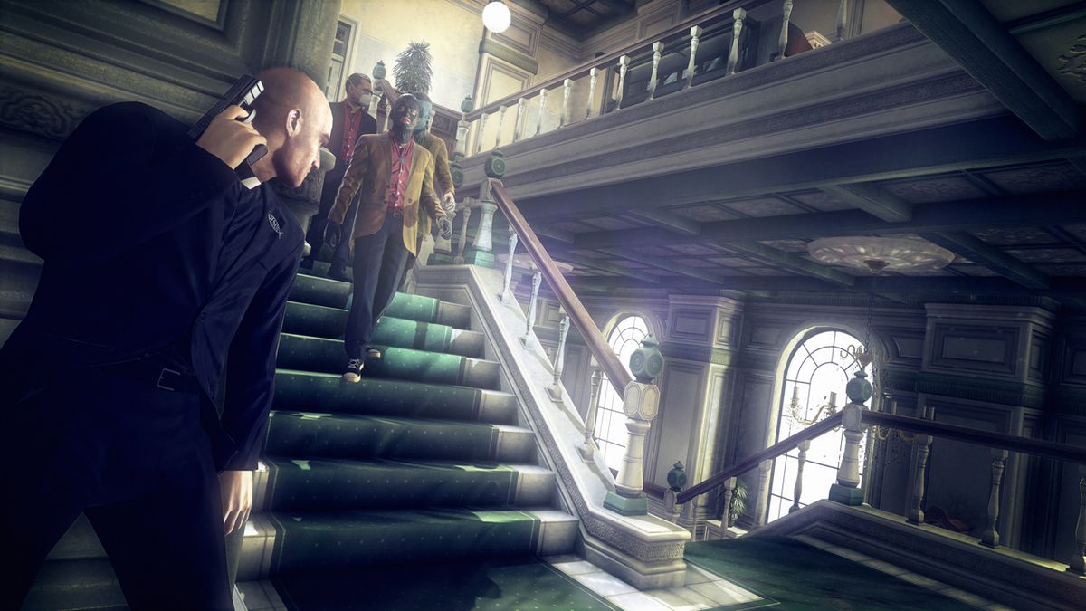 Agent 47 wearing a priest outfit stands in cover peeking around a corner at three masked guards coming down a staircase in Hitman: Absolution