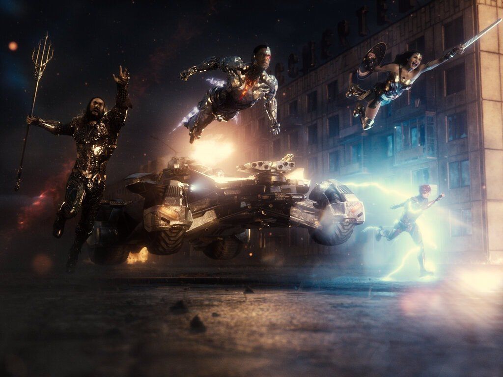 Aquaman, Cyborg, la Batmobile, Wonder Woman e Flash si lanciano in battaglia nella Justice League di Zack Snyder