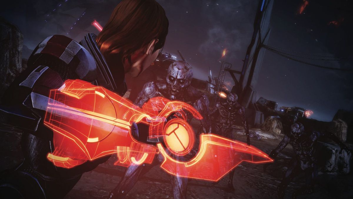 Mass Effect 3 - Shepard attacca un mutante con il suo omniblade