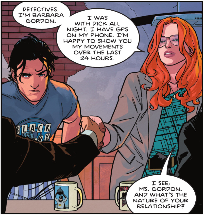 Barbara Gordon e Dick Grayson si siedono per l'interrogatorio della polizia.  Il poliziotto chiede a Barbara la natura della sua relazione con Dick in NIghtwing # 80, DC Comics (2021).