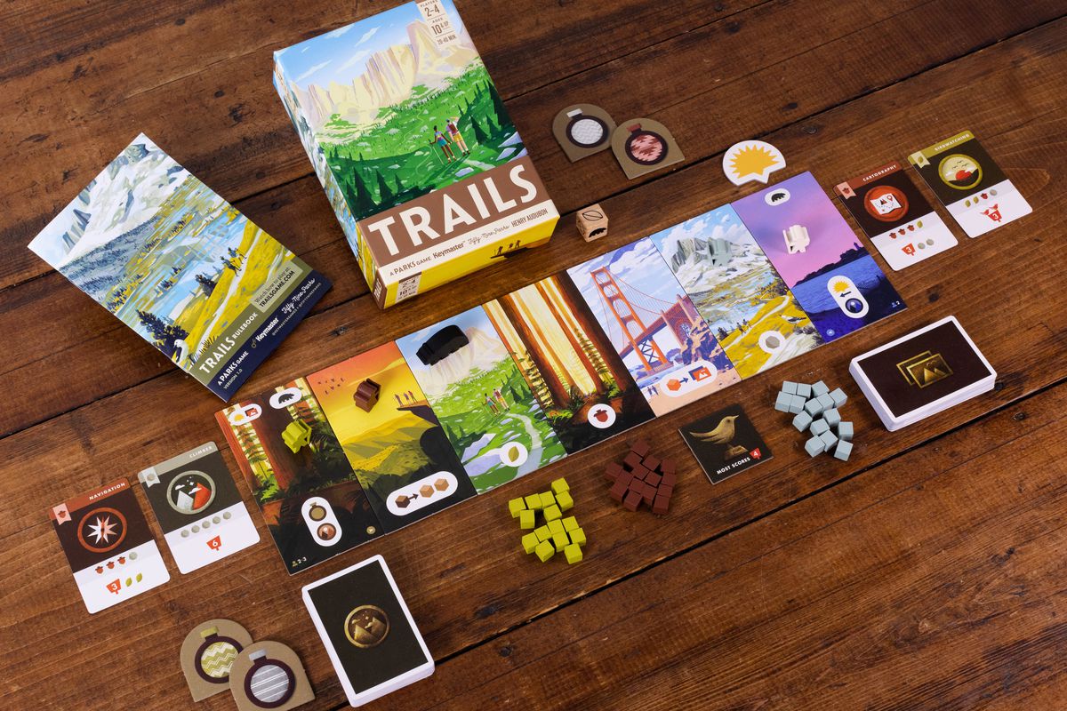 Un gioco di Sentieri impostato per giocare, comprese pile di risorse - ghiande, pietre e foglie - lungo il fondo del tabellone.