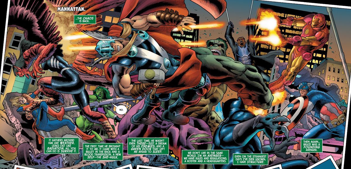 Gli Avengers si scontrano con Hulk e l'Arpia in un caotico pannello a doppia larghezza, mentre She-Hulk, quasi persa nella mischia, dice 