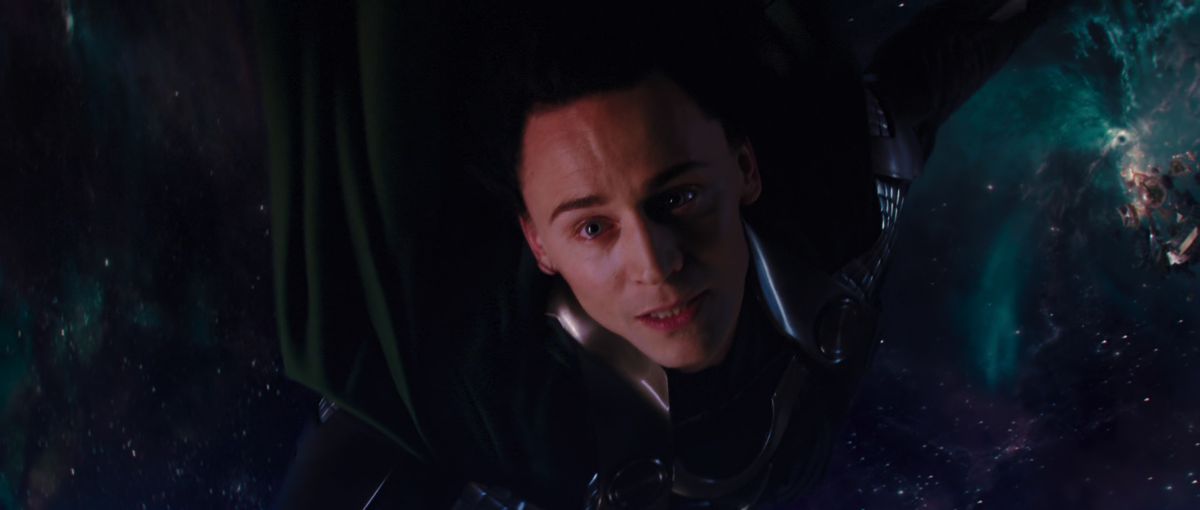 Loki è appeso al Rainbow Bridge in Thor (2011). 
