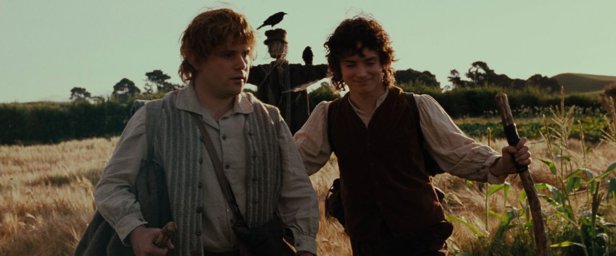 Con Frodo, Sam muove i primi passi fuori dalla Contea ne La Compagnia dell'Anello.