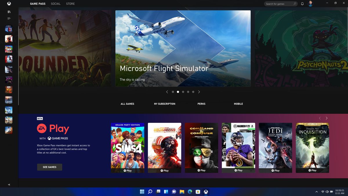 uno screenshot della scheda Xbox Game Pass dell'app Xbox su Windows 11, con Microsoft Flight Simulator evidenziato nel carosello superiore ed EA Play nel carosello inferiore