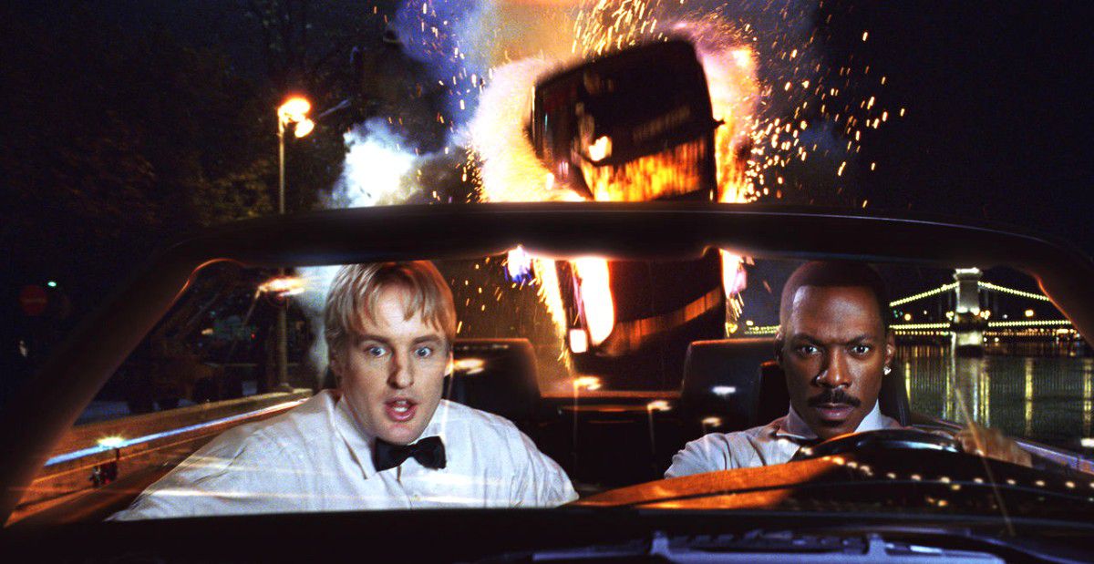 Owen Wilson e Eddie Murphy scappano da un'esplosione in I Spy del 2002