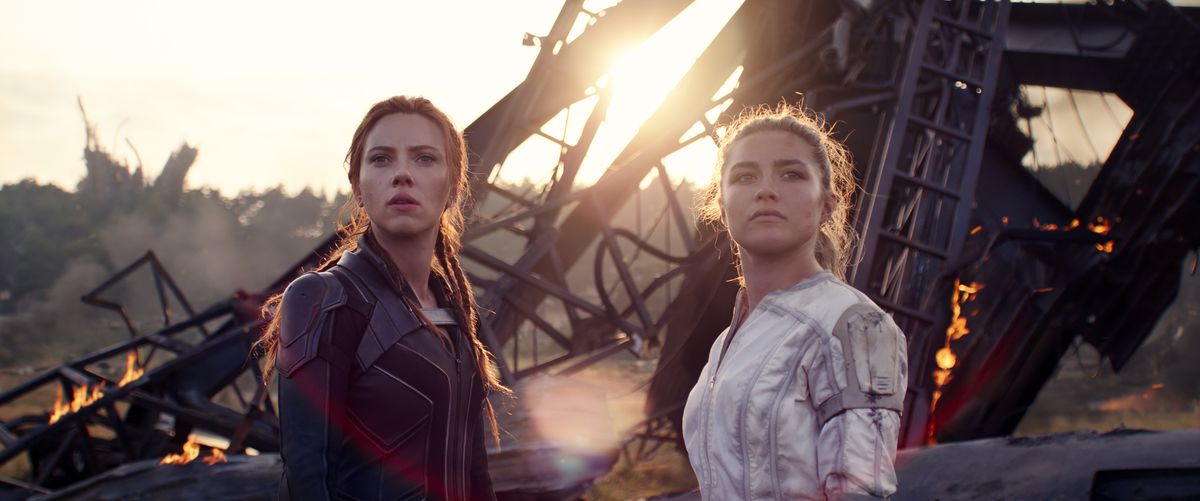Black Widow/Natasha Romanoff (Scarlett Johansson) e Yelena (Florence Pugh) in Black Widow