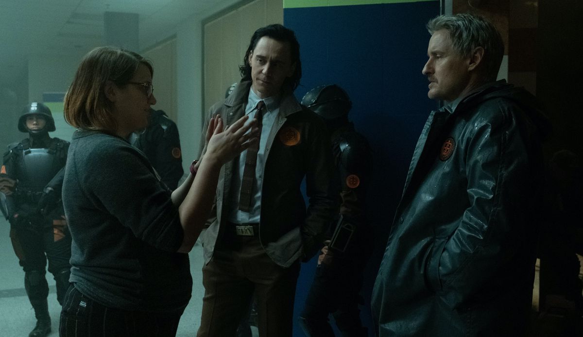 Kate Herron parla di una scena con Tom Hiddleston e Owen Wilson sul set di Loki