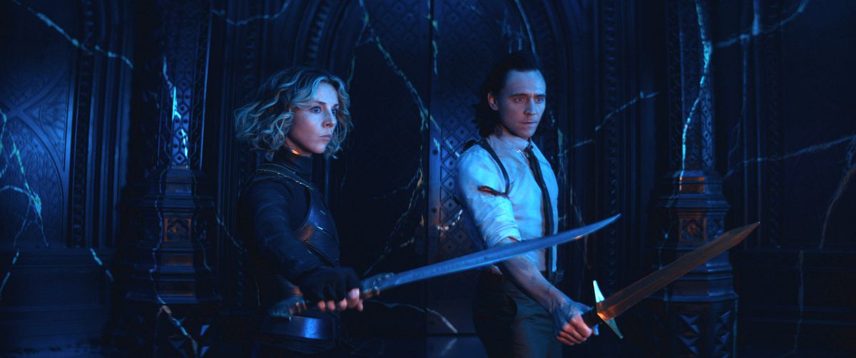 Sylvie (Sophia Di Martino) e Loki (Tom Hiddleston) nel castello di Colui che rimane in LOKI.