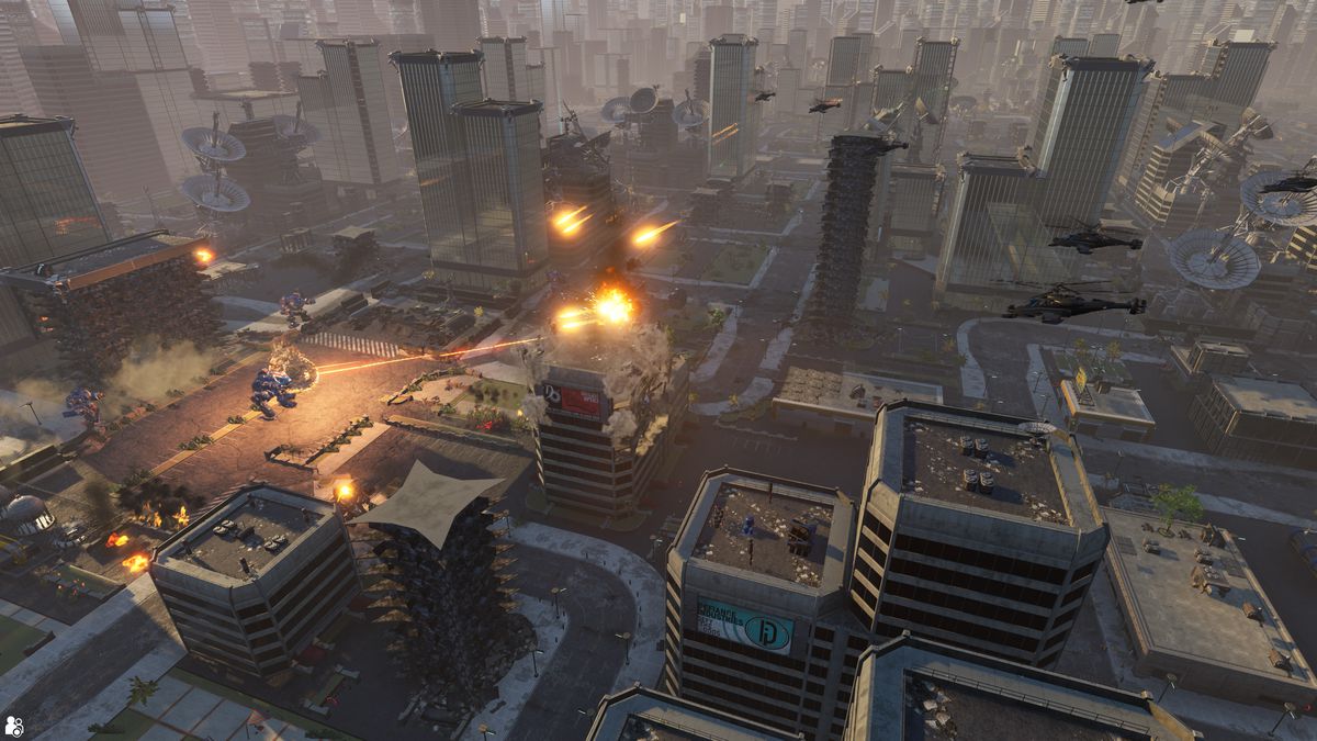 Una veduta aerea di una battaglia campale in una grande città scintillante e futuristica.  Gli edifici si estendono fino all'orizzonte.